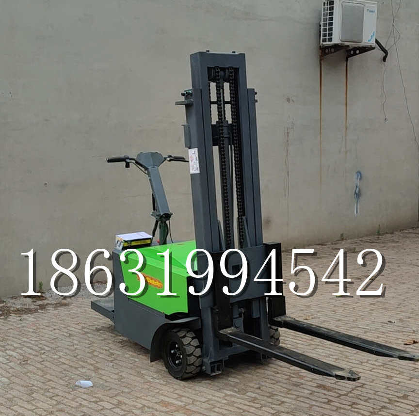 克拉玛依区优程全电动叉车插腿式堆高车液压装卸车1.5吨升高小型站驾式铲车