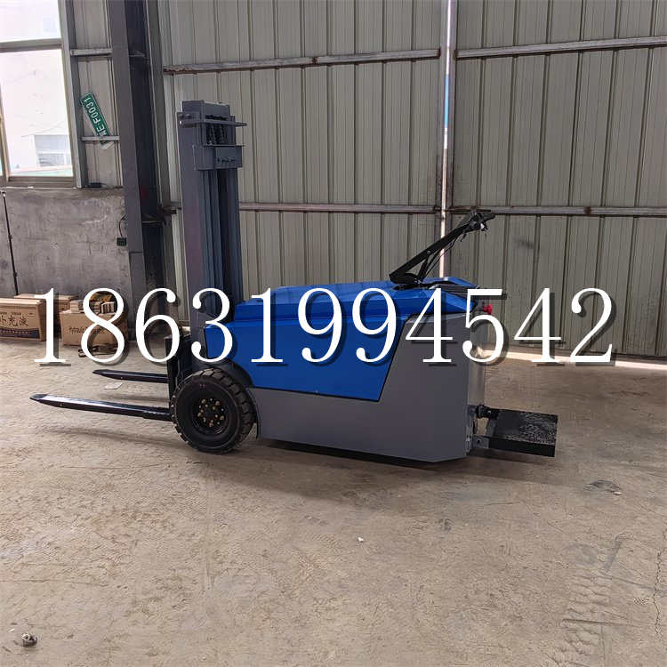 克拉玛依区全电动叉车插腿式堆高车液压装卸车1.5吨升高小型站驾式铲车